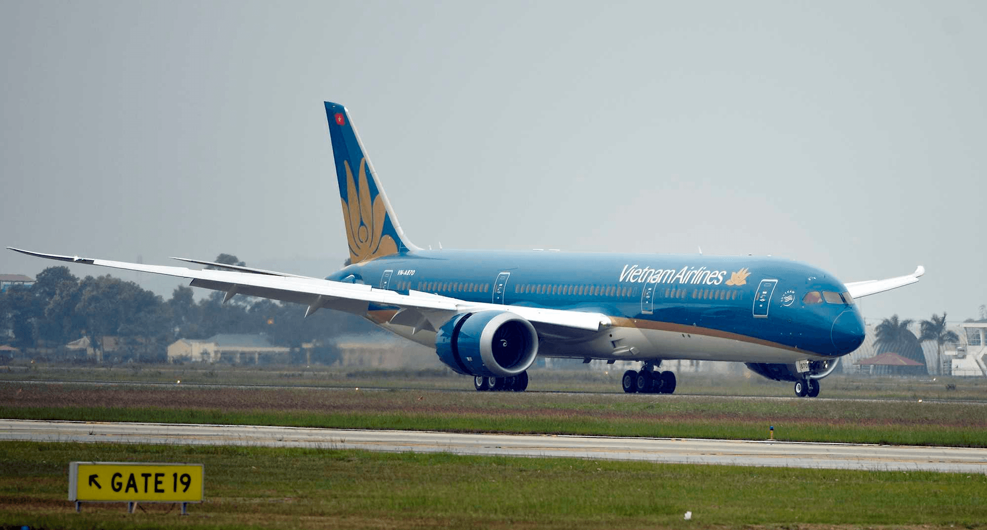 Máy bay Vietnam Airlines